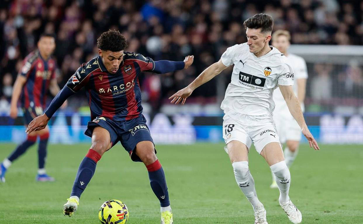 2-0,昔日曼联天才闪耀西甲:锋芒毕露助力瓦伦西亚终结三连败